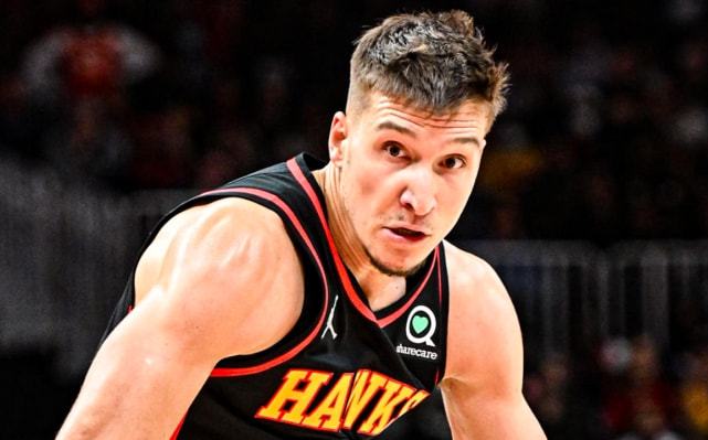 周琦腰部老伤困扰，北京男篮谨慎寻找第四外援（周琦腰伤反复成隐忧，北京男篮谨慎物色第四外援）