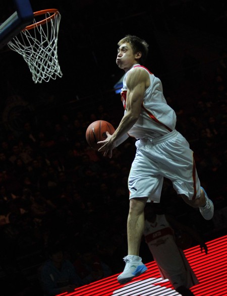 西甲：巴萨4-1大胜瓦伦西亚（西甲：巴塞罗那4-1轻取瓦伦西亚）