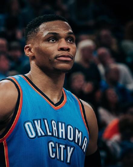 中超强队国安在亚冠被越南绝杀，国脚表现低迷，暴露中国足球实力与管理问题。（亚冠赛场国安遭越南队补时绝杀，国脚低迷凸显中国足球实力与管理短板）