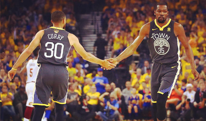 尴尬！湖人遭本赛季第10场失利，每场的输球分差都达两位数（尴尬！湖人遭遇本季第10败，场场分差均达两位数）