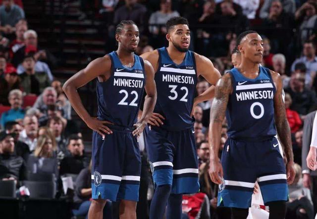 TA：皇马寻求引进后卫和中场；他们愿听取对罗德里戈的报价（TA：皇马计划引进后卫与中场，愿倾听关于罗德里戈的报价）