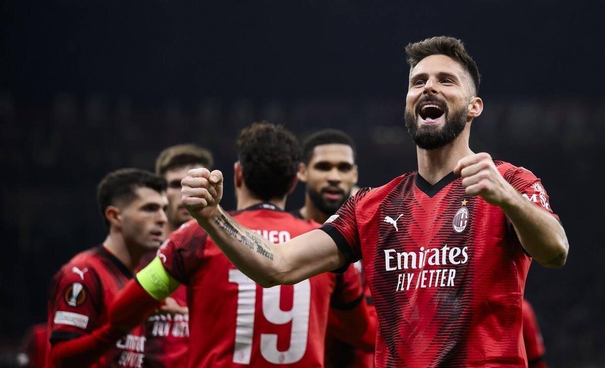 足球中超球队发布新赛季目标：冲击前四（中超球队公布新赛季目标：力争跻身前四）