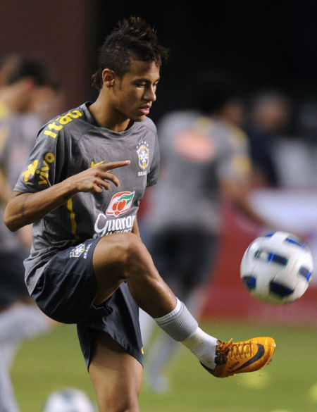 云达不莱梅vs科隆：菅原由势、施密德首发，比尔特、卡明斯基出战（云达不莱梅战科隆：菅原由势、施密德先发，比尔特、卡明斯基登场）