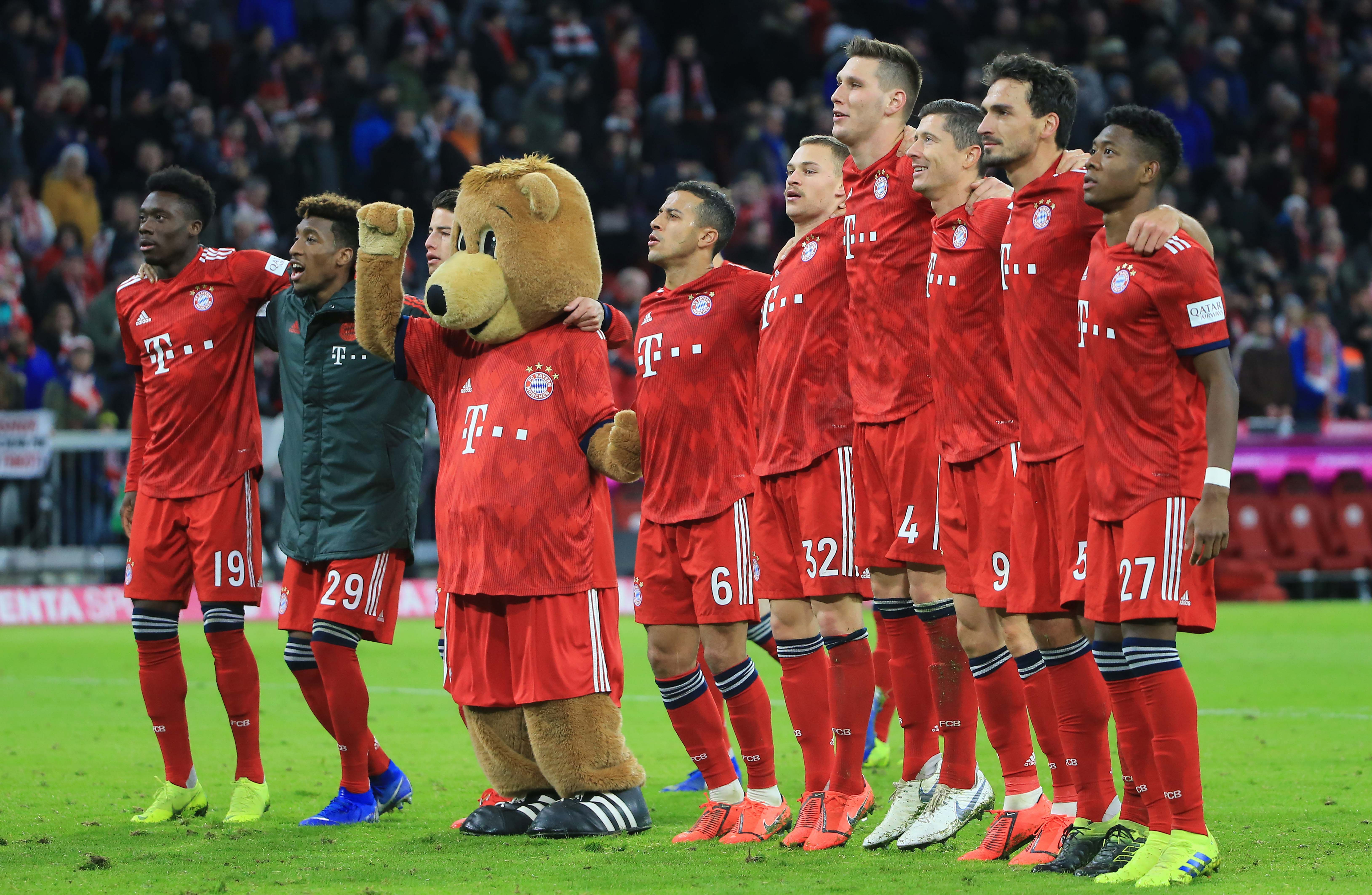 弹无虚发！李弘权首节3中3拿到8分4板 三分2中2（手感火爆！李弘权首节3投全中砍下8分4篮板，三分2投2中）