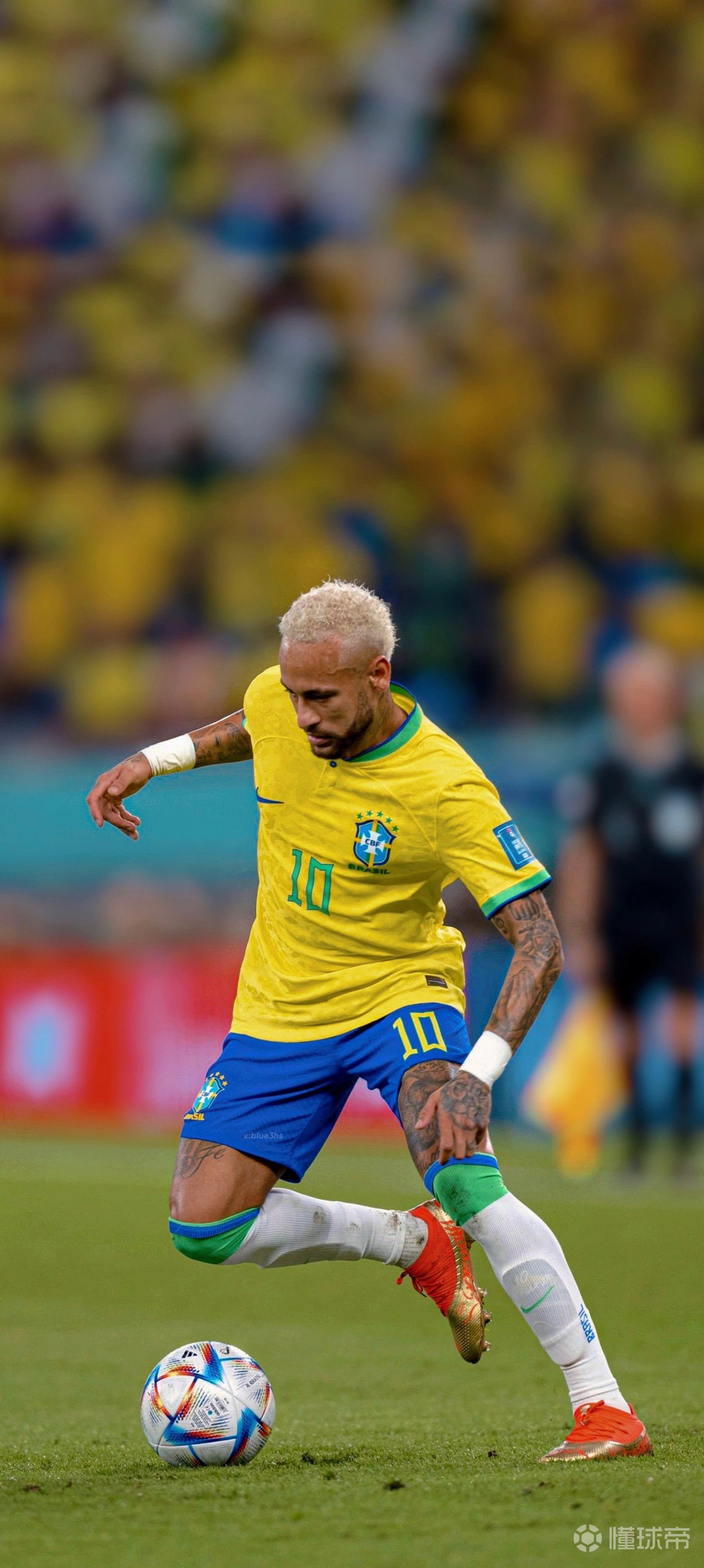 杨瀚森带女友赴美引发争议，好友崔永熙称其应专注篮球，网友支持其在球场表现。（杨瀚森携女友赴美引热议：崔永熙建议专注篮球，网友力挺其场上表现）