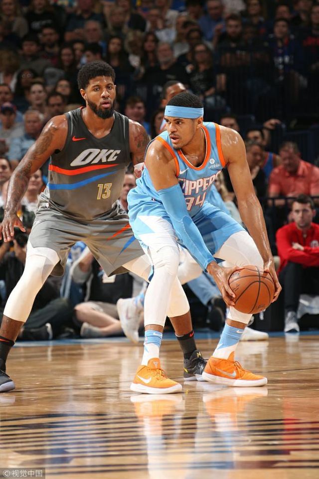 官方：诺丁汉森林签下博洛尼亚前锋恩多耶，据悉转会费4200万欧（诺丁汉森林官宣从博洛尼亚引进前锋恩多耶，转会费约4200万欧元）