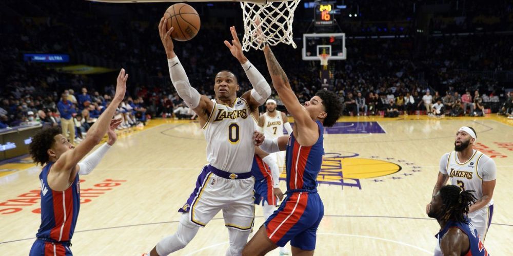 詹姆斯晒与布朗尼打高尔夫：与儿子共度美好时光如今尤为珍贵（詹姆斯分享与布朗尼同场挥杆：当下与儿子相伴格外珍贵）