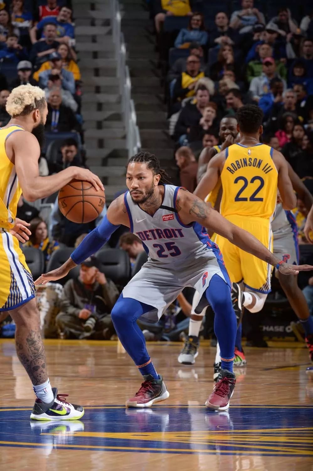 官方：费迪南德将担任世界杯抽签仪式主持人，布雷迪、奥尼尔等参加（官宣：费迪南德担纲世界杯抽签仪式主持，布雷迪、奥尼尔等将出席）