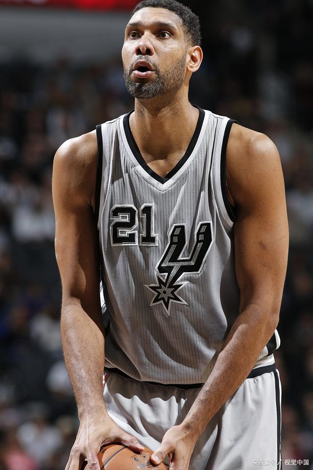 埃斯特旺经纪人：我们连续4年和巴萨谈转会，但对方财政困难（埃斯特旺经纪人：与巴萨四年洽谈转会受阻，因其财务吃紧）